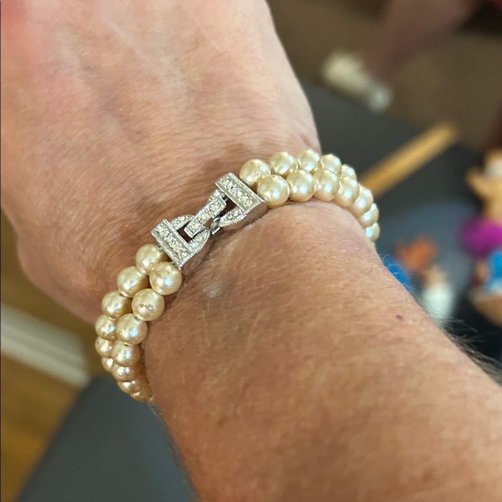 Pearl Bracelet with Crystal Accents